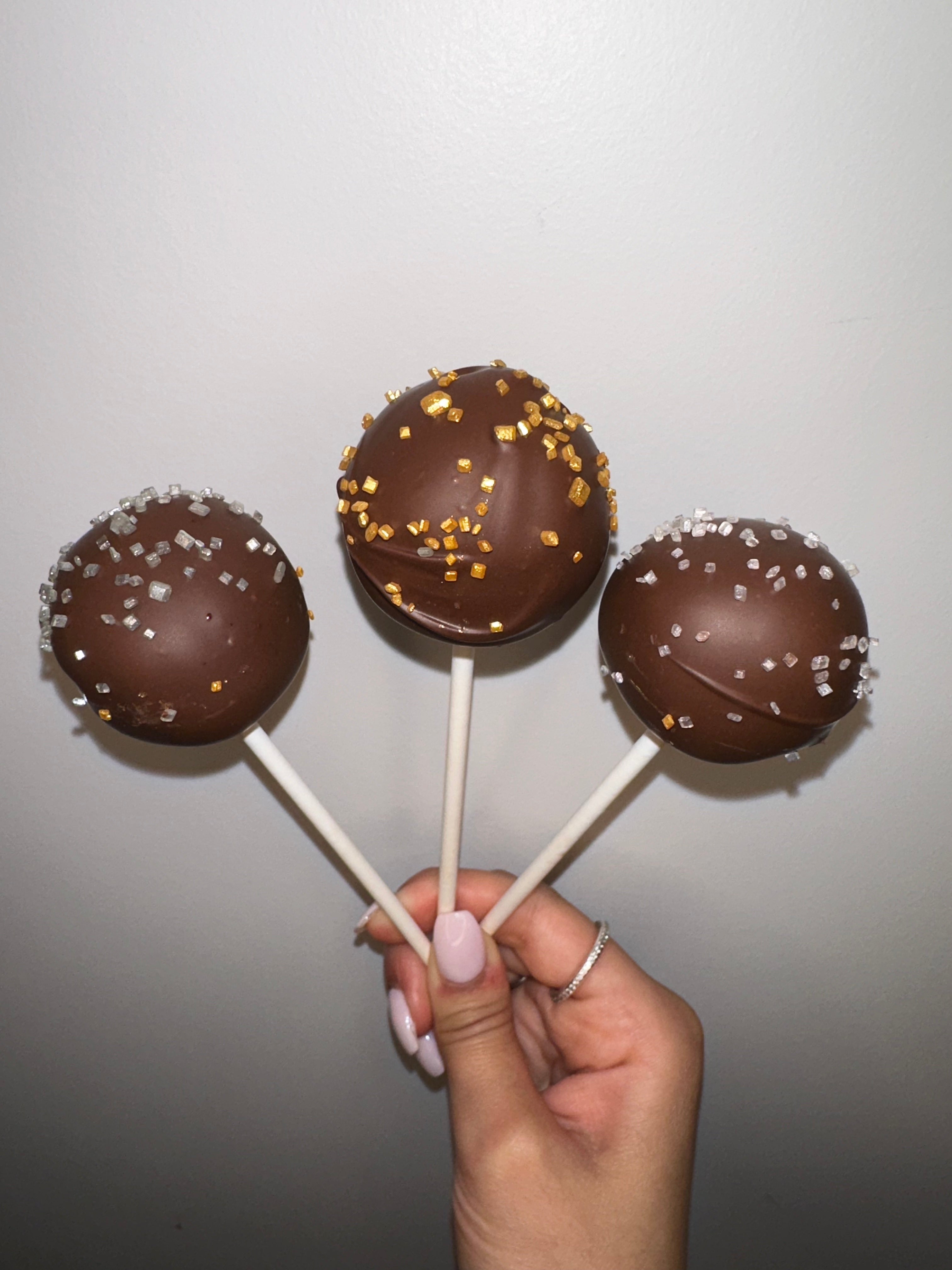 Super simple St. Patrick's Day sprinkle cake pops! (Vanilla cake is inside  the white chocolate-coated cake pops and chocolate cake is i... | Instagram